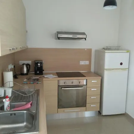 Modern Sunny Studio Apt Апартаменты Лимасол
