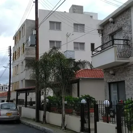Апартаменты Modern Sunny Studio Apt